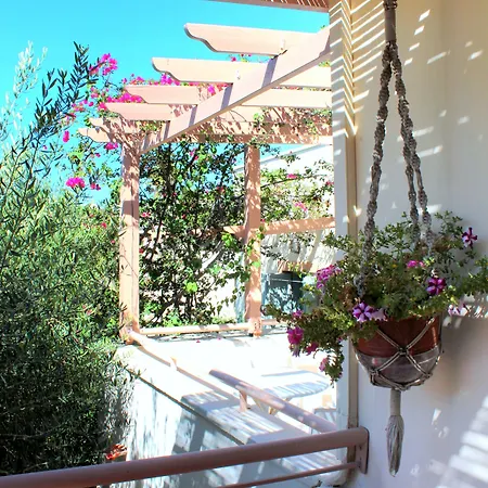 מלון דירות Nissia Kamares 4*